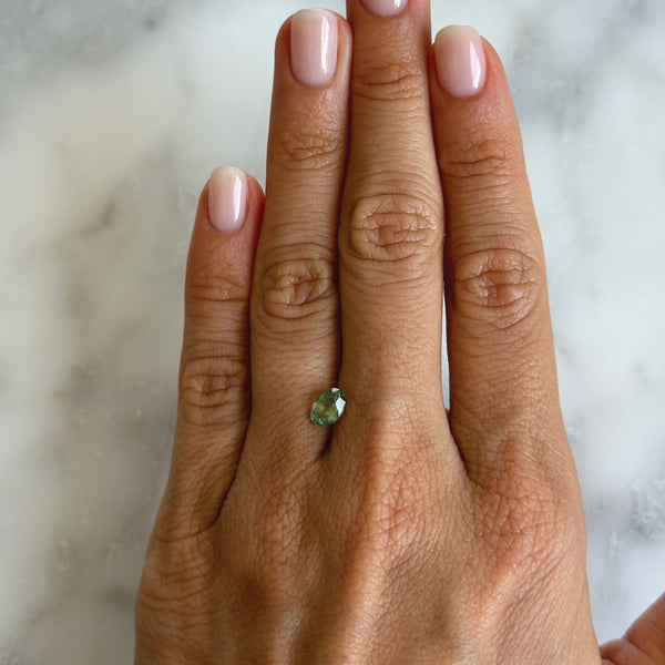 Starling BESPOKE 0.86CT OVAL ALEXANDRITE