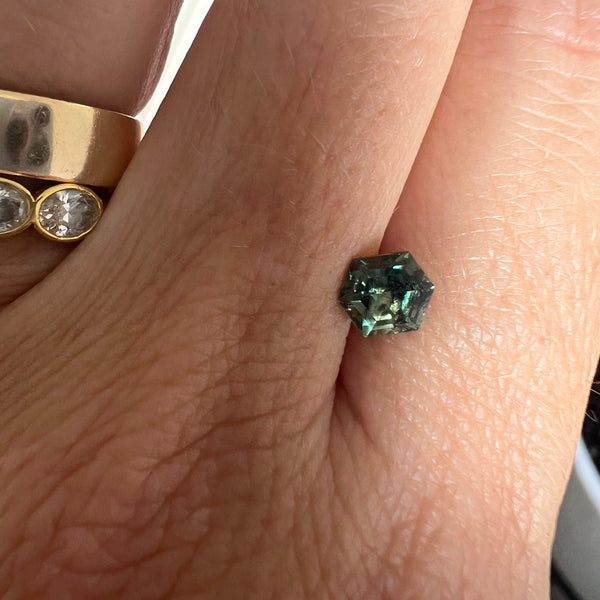 Starling BESPOKE 0.94CT GREEN SAPPHIRE HEXAGON CUT