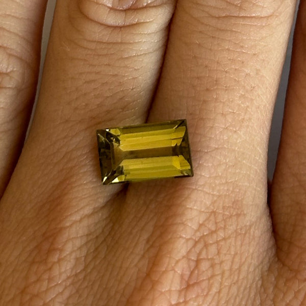 Starling BESPOKE 4.70CT LIGHT GREEN TOURMALINE