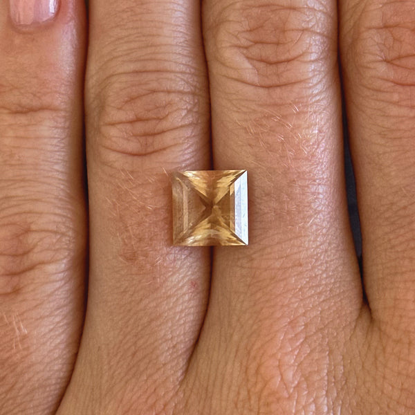 Starling BESPOKE 4CT OREGON SUNSTONE