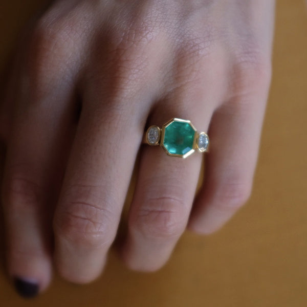 Starling EMERALD & DIAMOND FLOATING RING