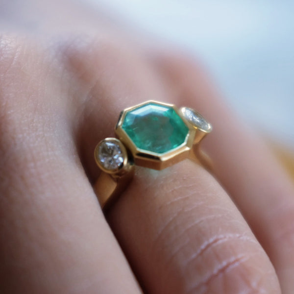 Starling EMERALD & DIAMOND FLOATING RING