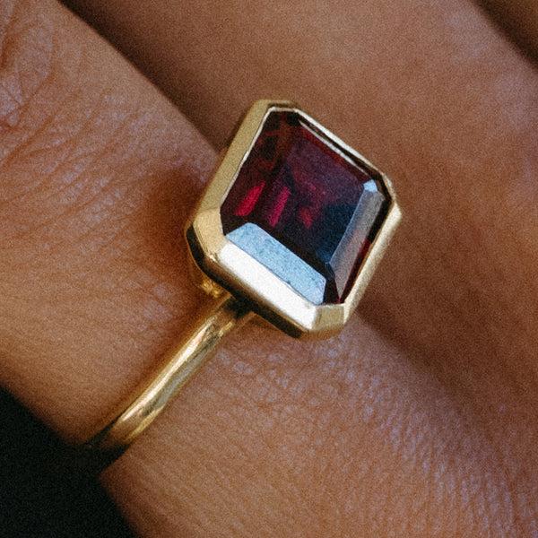 Starling GARNET JULIA BIRTHSTONE RING