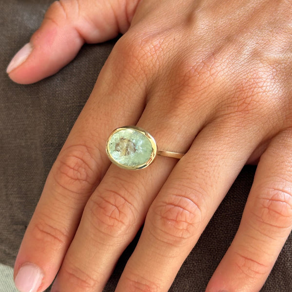 Starling LIGHT GREEN OVAL BERYL RING