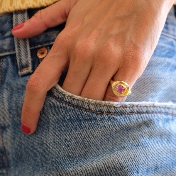 Starling PINK SAPPHIRE RIPPLE SIGNET RING