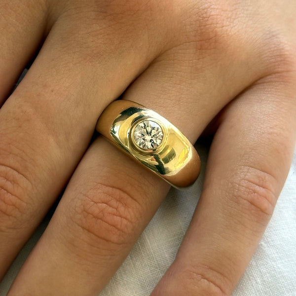 Starling ROUND DIAMOND BEZEL CLOUD RING
