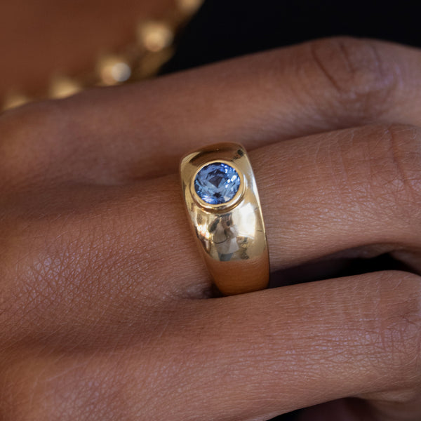 Starling ROUND SAPPHIRE BEZEL SET CLOUD RING