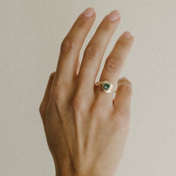 Starling TSAVORITE RIPPLE SIGNET RING