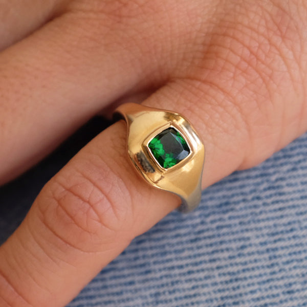Starling TSAVORITE RIPPLE SIGNET RING