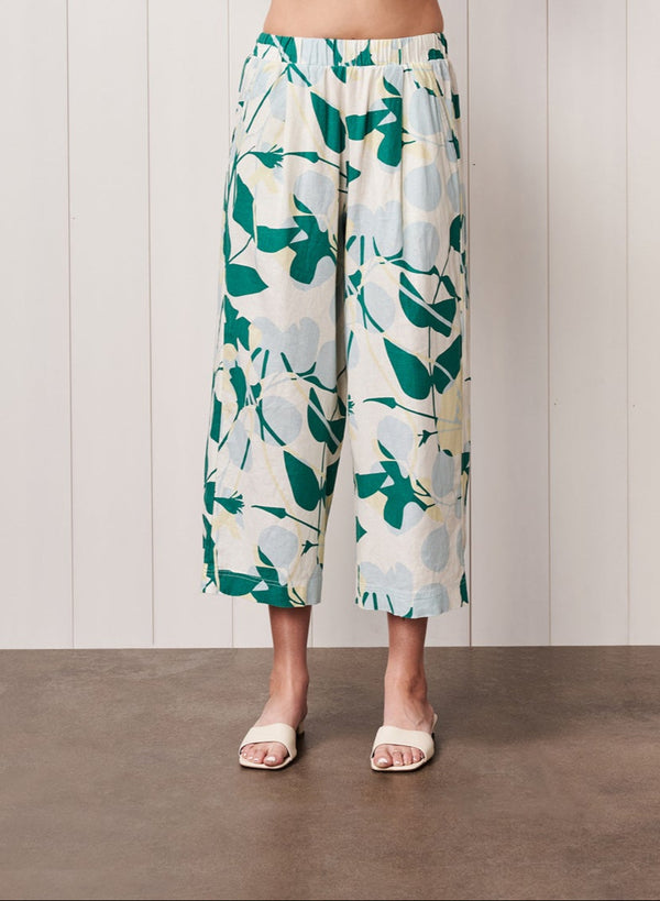 stateside Blossom Printed Linen Cropped Pant in Blue Blossom