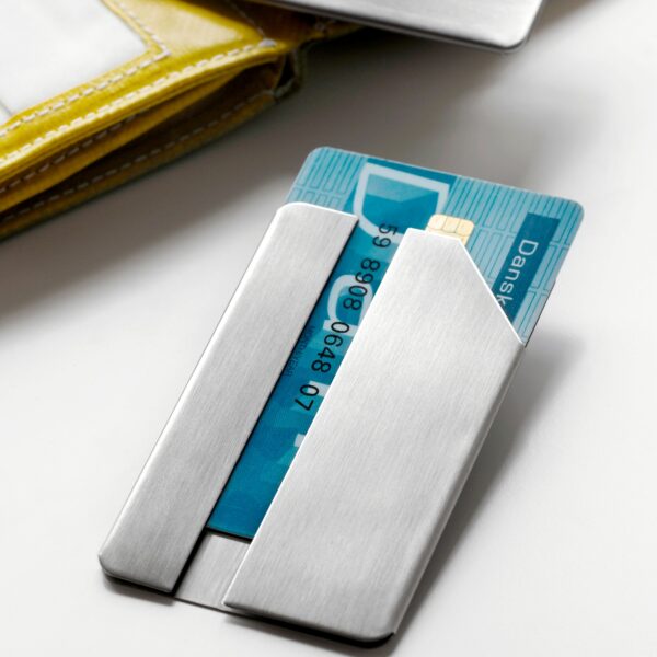 steel function CREDITCARD HOLDER IN GIFTBOX