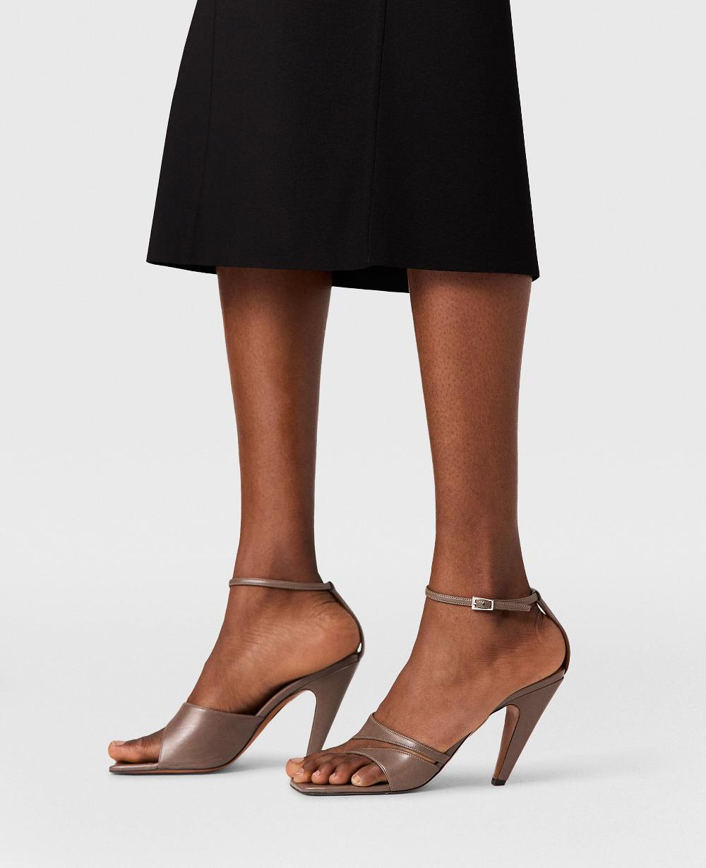 Stella Stella Spur Heeled Pump