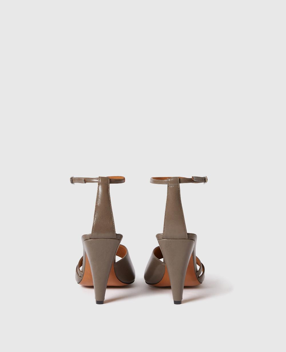 Stella Stella Spur Heeled Pump