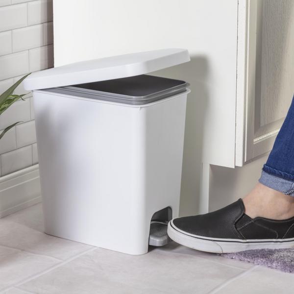 Sterilite 1061 – 2.7 Gal. Rectangular Step-on Wastebasket
