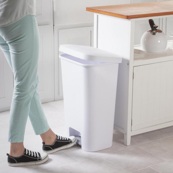 Sterilite 1069 – 11.9 Gal. StepOn Wastebasket