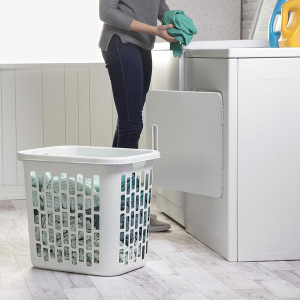 Sterilite 1231 – Easy Carry Hamper