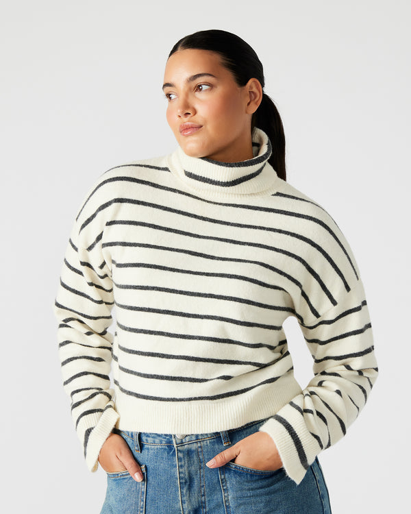 Steve Madden Narsha Sweater White/black NARSHASWEATERWHITE/BLACK