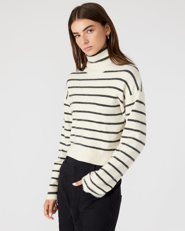 Steve Madden Narsha Sweater White/black NARSHASWEATERWHITE/BLACK