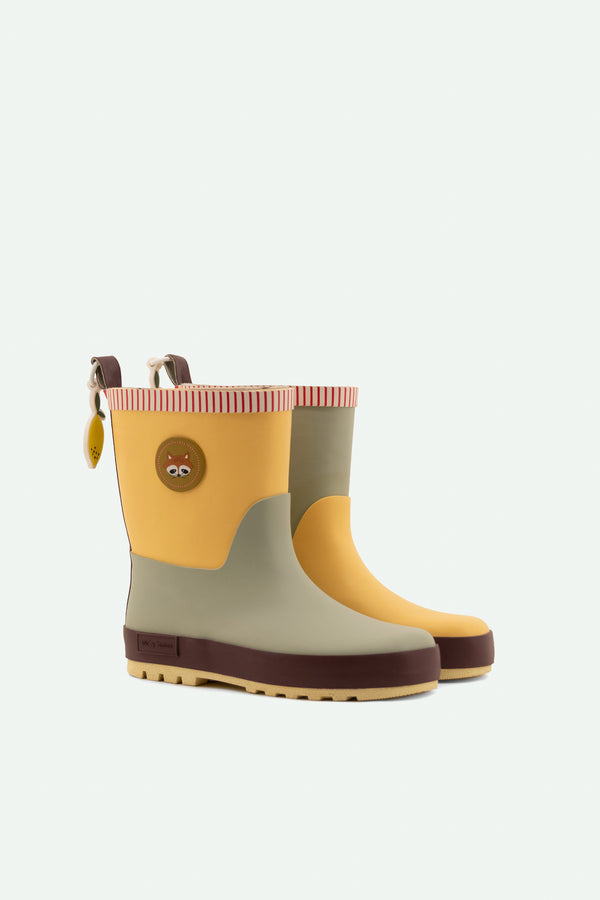 sticky lemon rain boots | meet me in the meadows | racoon