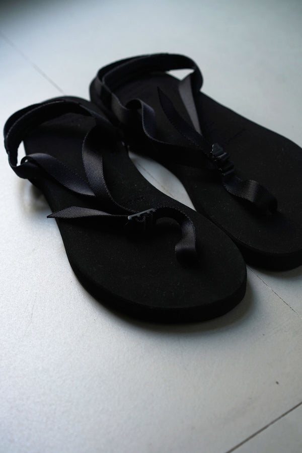 Still By Hand BEAUTIFUL SHOES / BAREFOOT SANDALS (VIBRAM)