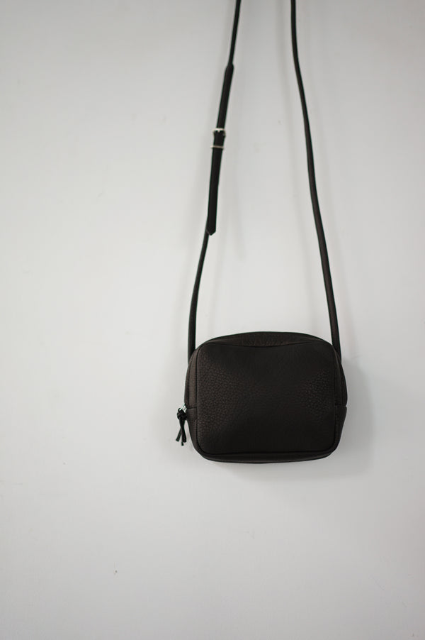 still by hand Aeta / DA108 SQUARE SHOULDER