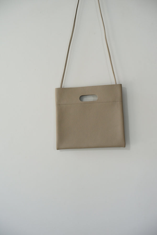 Still By Hand Aeta / PG09　FLAT SHOULDER