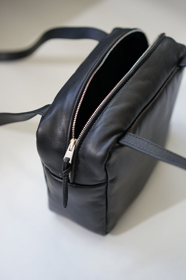 Still By Hand Aeta / SH26 PUFFY LONG HANDLE BOSTON S