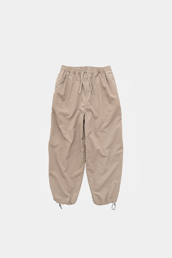 still by hand STILL BY HAND / PT03251