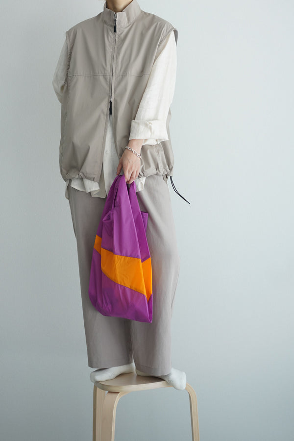 still by hand STILL BY HAND / SH07242