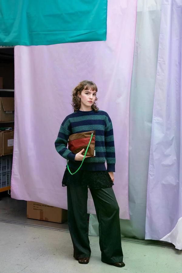 still by hand SUSAN BIJL / Flash The New Pouch L