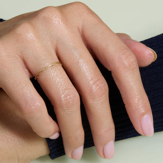 Stone And Strand Fine Gold Twist And Round Interlocking Band