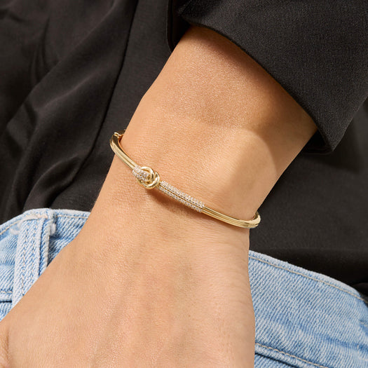 Stone And Strand Diamond Forme Knot Bangle