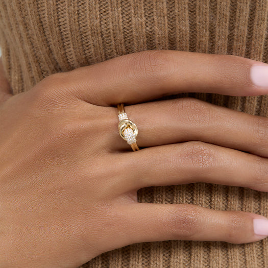Stone And Strand Diamond Forme Knot Ring