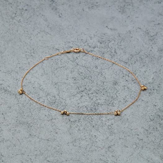 Stone And Strand Gold Cluster Anklet
