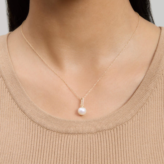 Stone And Strand Uptown Pearl Necklace