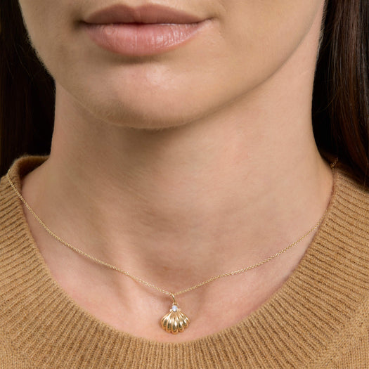 Stone And Strand Vintage Scallop Shell Necklace