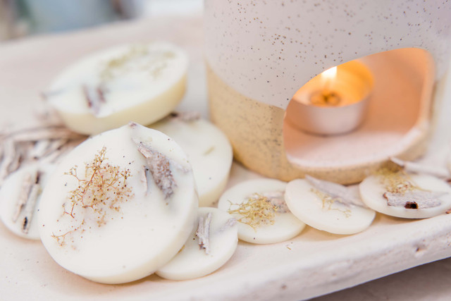 Stoneglow Elements - Water - Wood Sage & Samphire - Botanical Scented Soy Wax Melts (124g)