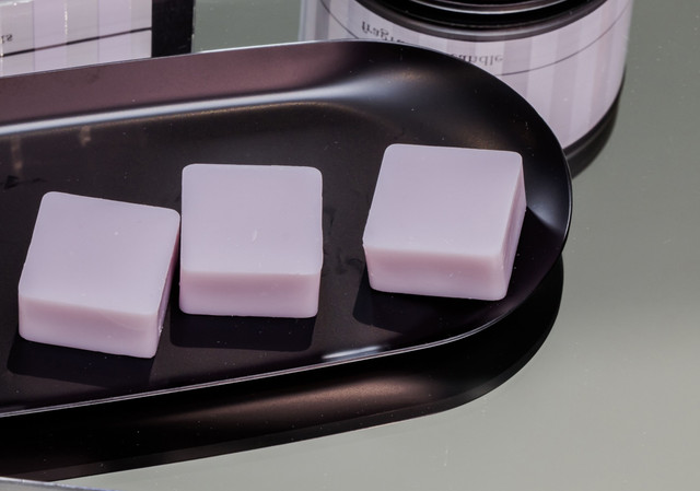 Stoneglow Modern Classics - Plum Blossom & Musk - Scented Soy Wax Melts (192g)