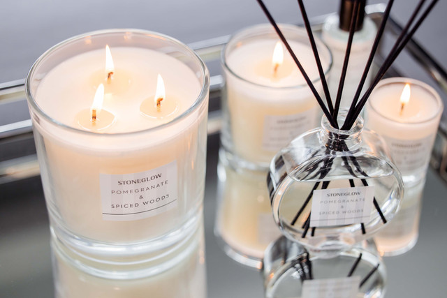 Stoneglow Modern Classics - Pomegranate & Spiced Woods - 3-Wick Scented Candle