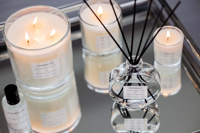 Stoneglow Modern Classics - Pomegranate & Spiced Woods - 3-Wick Scented Candle