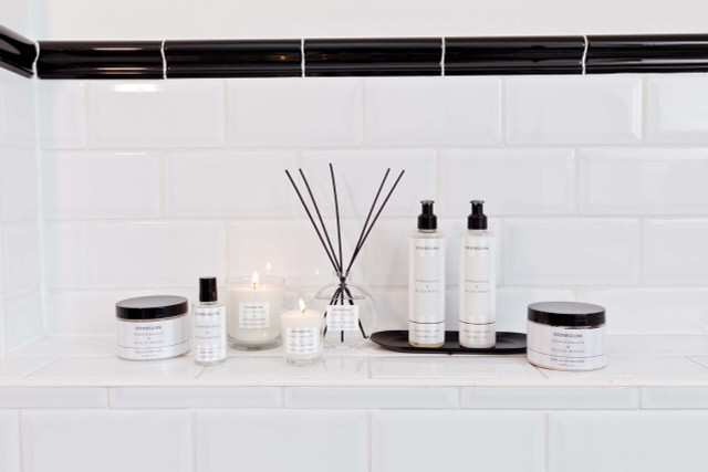 Stoneglow Modern Classics - Pomegranate & Spiced Woods - Scented Reed Diffuser 120ml