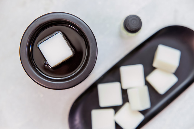 Stoneglow Modern Classics - Pomegranate & Spiced Woods - Scented Soy Wax Melts 192g