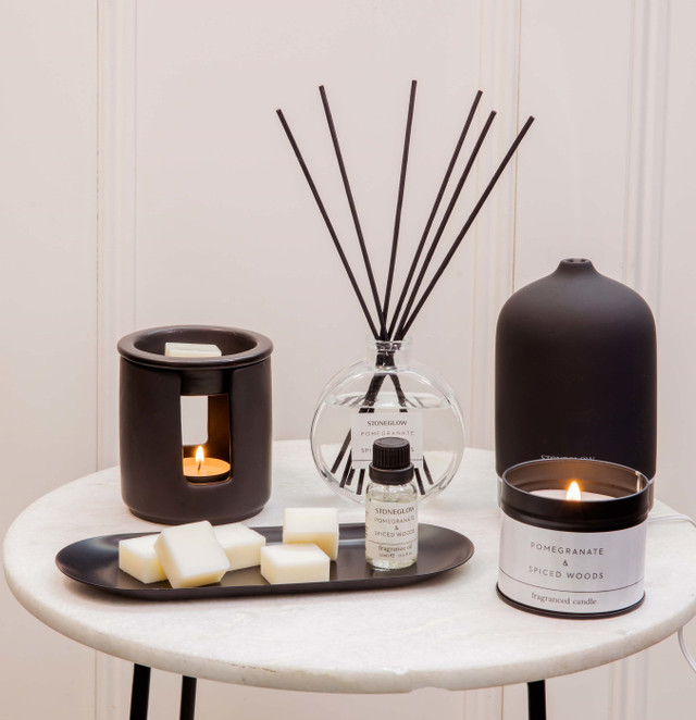 Stoneglow Modern Classics - Pomegranate & Spiced Woods - Scented Soy Wax Melts 192g