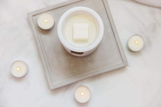 Stoneglow Modern Classics - Pomegranate & Spiced Woods - Scented Tealight Candles (37 X 22mm) 180g