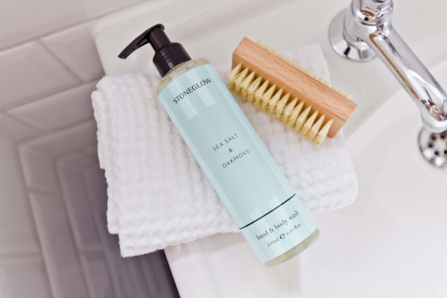 Stoneglow Modern Classics - Sea Salt & Oakmoss - Scented Hand & Body Wash 250ml