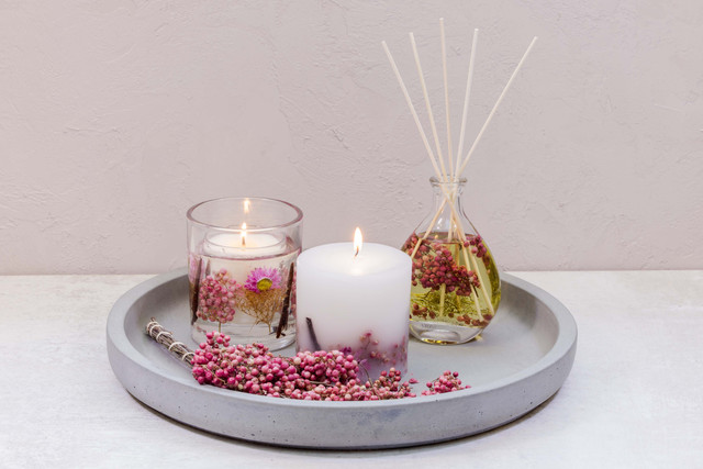 Stoneglow Nature's Gift - Pink Pepper Flowers - Scented Botanical Candle - Inclusion Pillar (95 X 95mm)