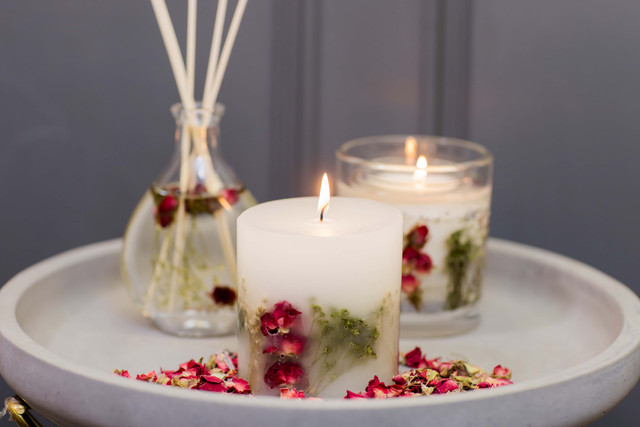 Stoneglow Nature's Gift - Red Rose - Scented Botanical Inclusion Pillar Candle (95 X 95mm)