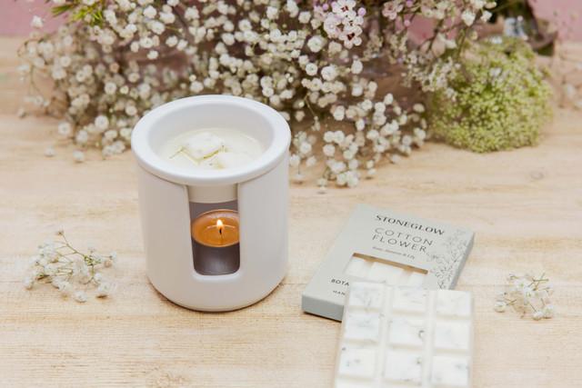 Stoneglow The Walled Garden - Cotton Flower - Rose | Jasmine | Lily - Scented Botanical Soy Wax Melt Snap Bar - 76 Grams