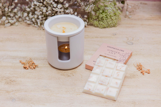 Stoneglow The Walled Garden - Ginger Lily - Lily | Magnolia | Ginger - Scented Botanical Soy Wax Melt Snap Bar - 76 Grams