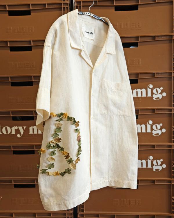 Story Mfg. Greetings Shirt SS - Ecru Peace